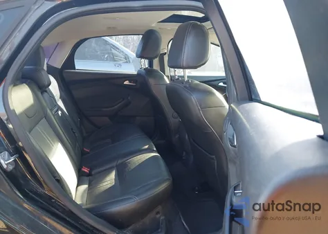 2013 Ford Focus Titanium z USA, uszkodzony, nr VIN 1FADP3J24DL196324